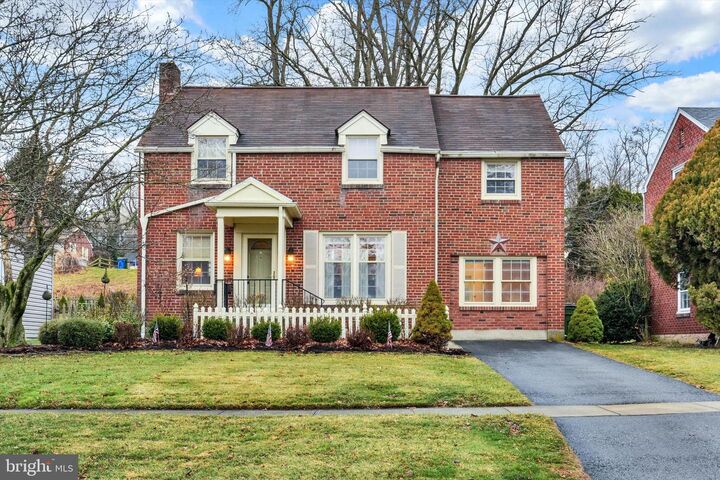 Property Photo:  418 Poplar Avenue  PA 17070 