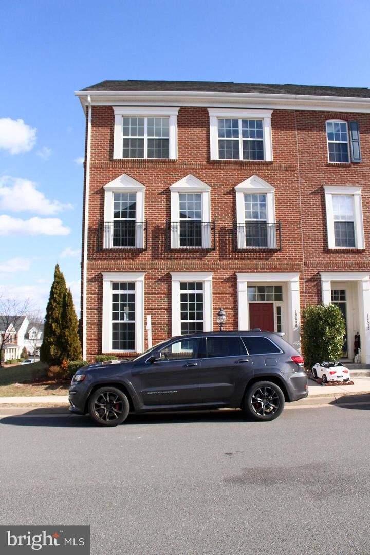 Property Photo:  13570 Village Green Drive  VA 20176 