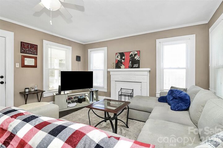 Property Photo:  707 Oakshade Avenue  NC 28083 