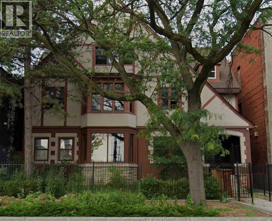 Property Photo:  691 Ouellette Avenue 5  ON N9A 4J4 