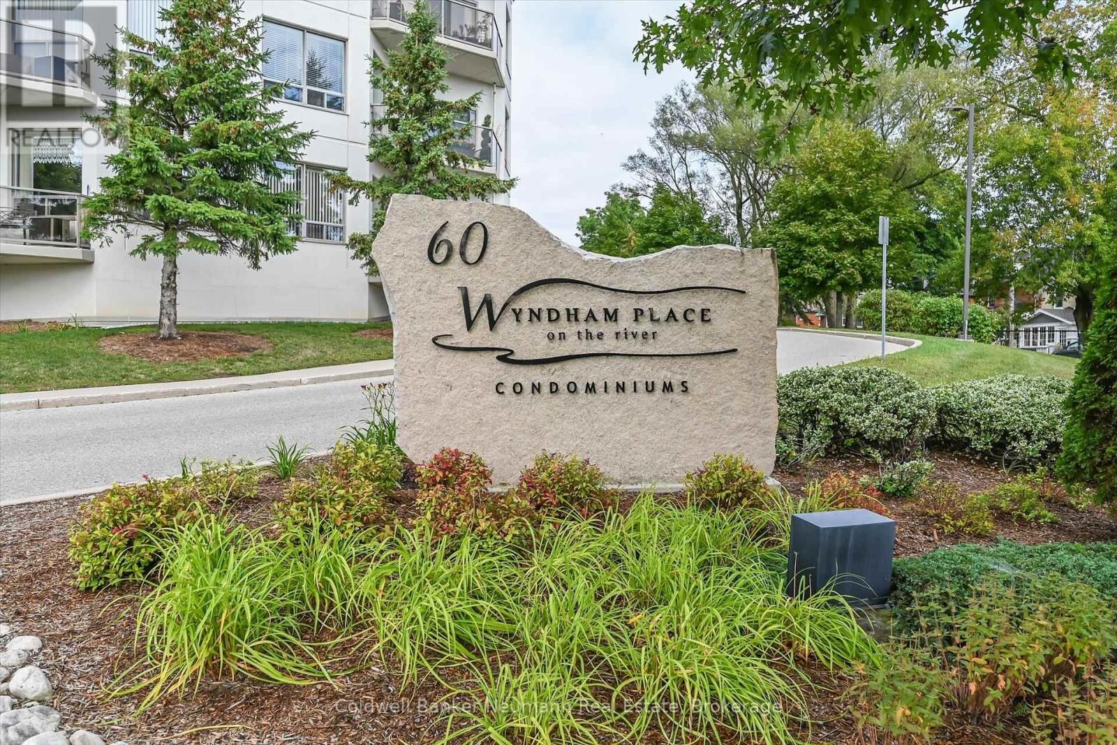 Property Photo: 60 Wyndham Street South 206 ON N1E 7H7