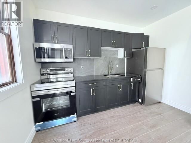 Property Photo:  691 Ouellette Avenue 2  ON N9A 4J4 