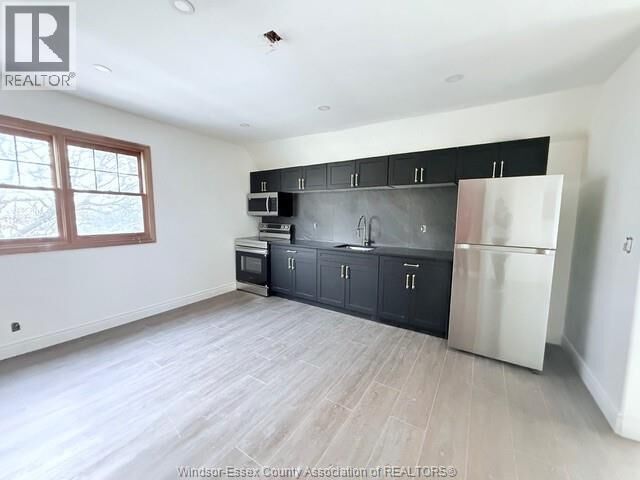 Property Photo:  691 Ouellette Avenue 3  ON N9A 4J4 