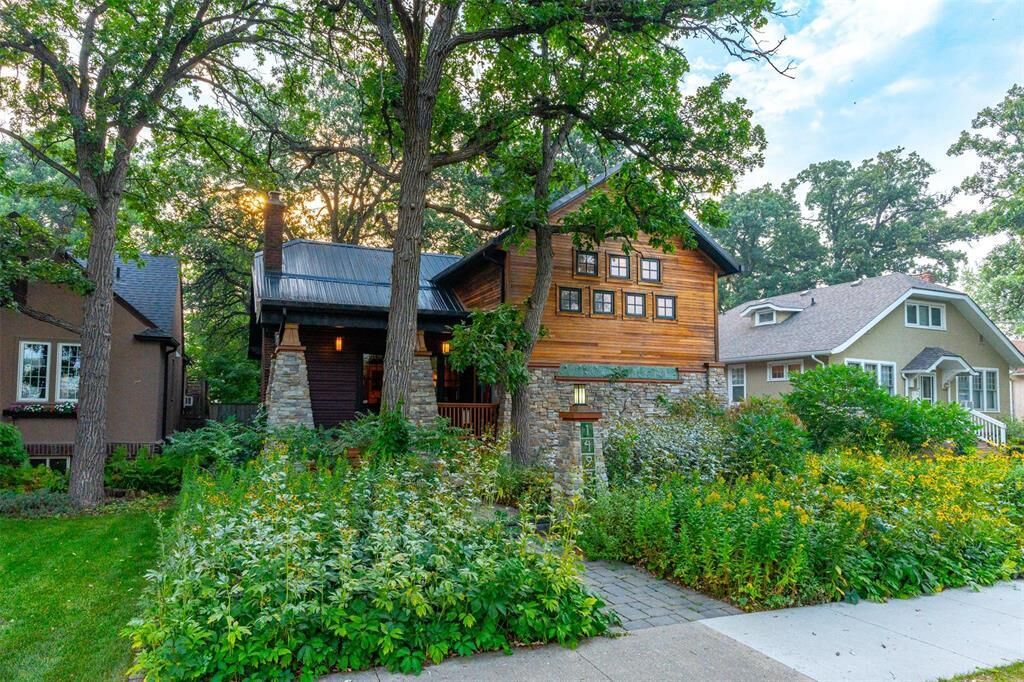 Photo de la propriété: 1493 Wellington Crescent South MB R3N 0B6