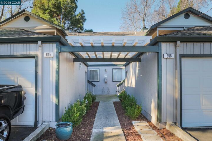 Property Photo:  641 Chadwick Lane  CA 94565 