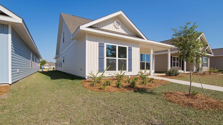 Property Photo: 73 Longsedge Street FL 32439