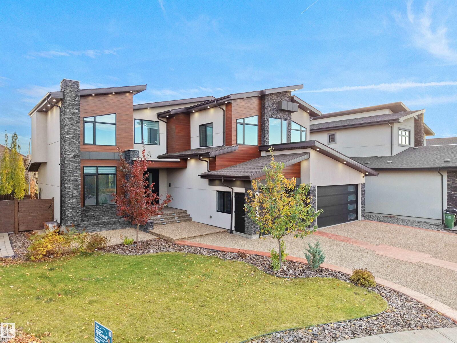 Property Photo:  913 Wood Place NW  AB T6W 3G8 