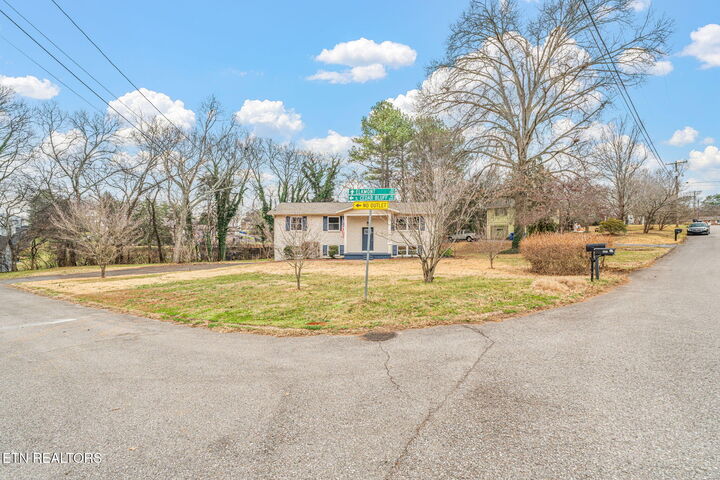 Property Photo:  701 S Cedar Bluff Rd  TN 37922 