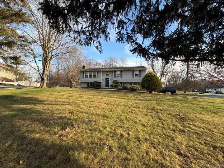 Property Photo:  110 Wayacross Road  NY 10541 