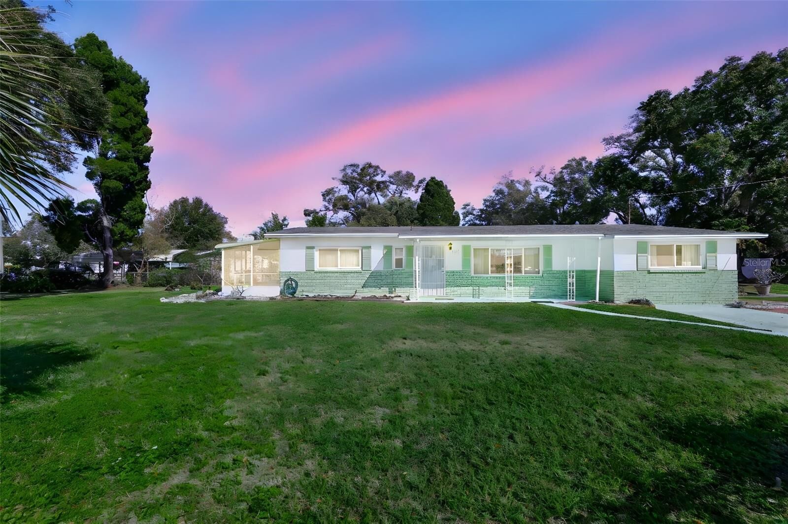 Property Photo:  5105 Saint Charles Place  FL 33610 