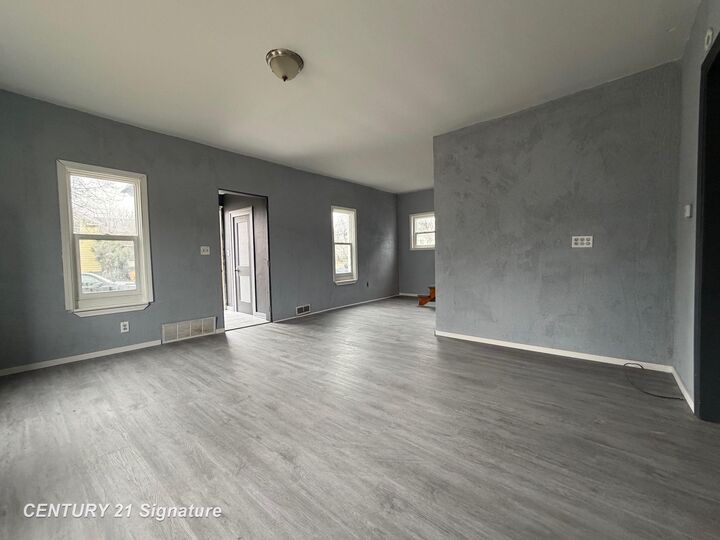 Property Photo:  927 N Porter Street  MI 48602 