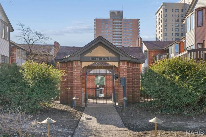 Property Photo:  4454 Lindell Boulevard 32  MO 63108 