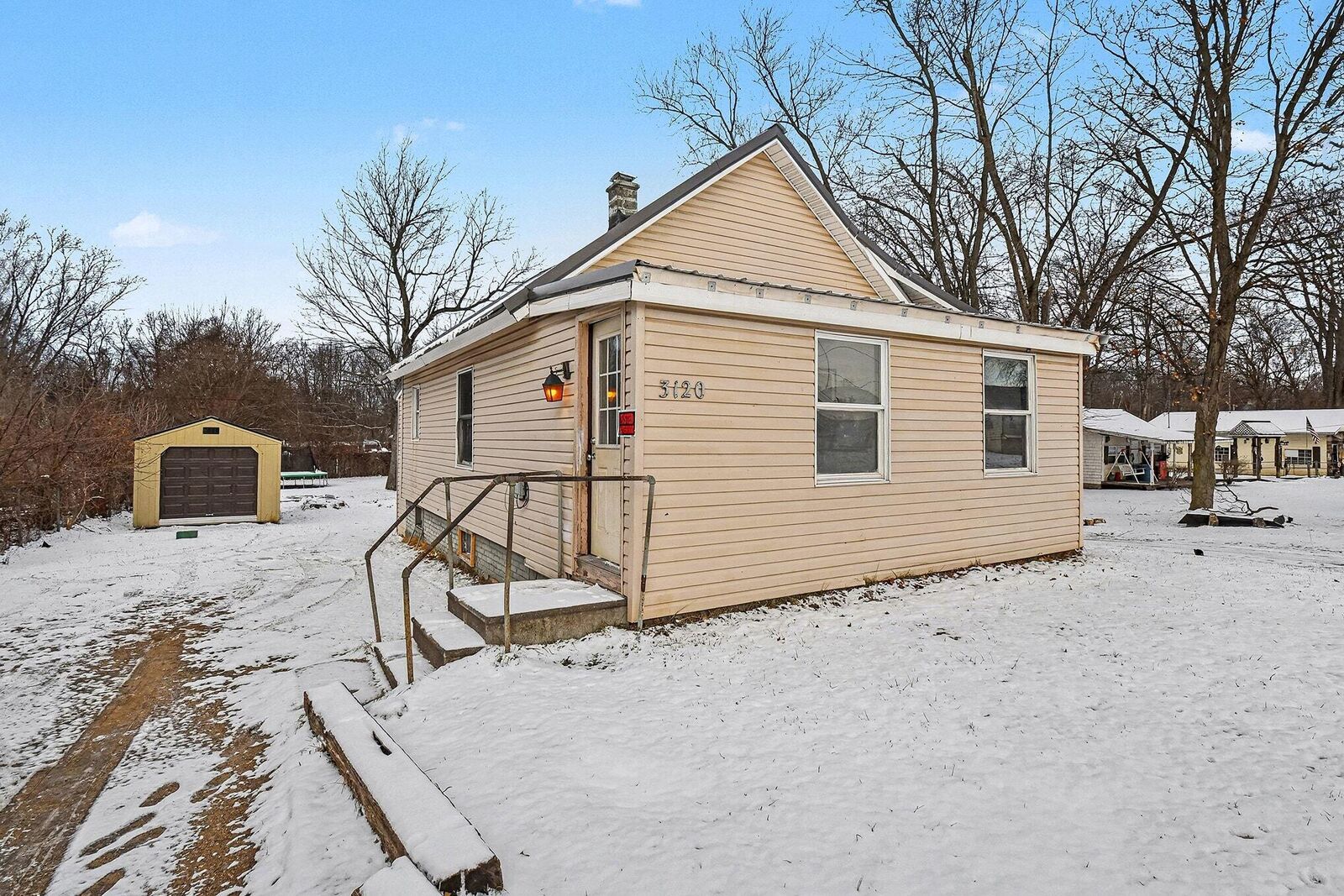 Property Photo: 3120 Woodlawn Street MI 49120