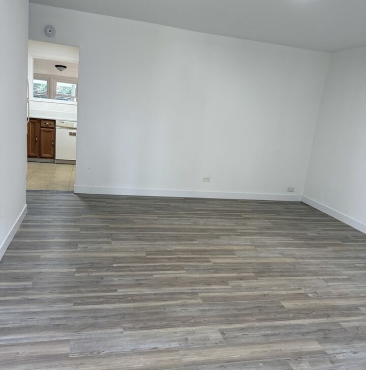 Property Photo:  533 Redwood Road  IL 60440 