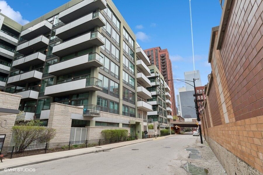 Property Photo:  660 W Wayman Street 501  IL 60661 