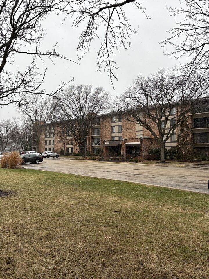 Property Photo:  301 Lake Hinsdale Drive 108  IL 60527 