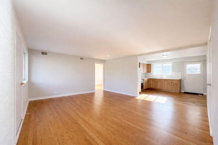 Property Photo:  10 Garden Drive 8  IL 60526 