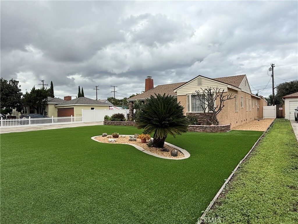 Property Photo:  10817 Loch Lomond Drive  CA 90606 