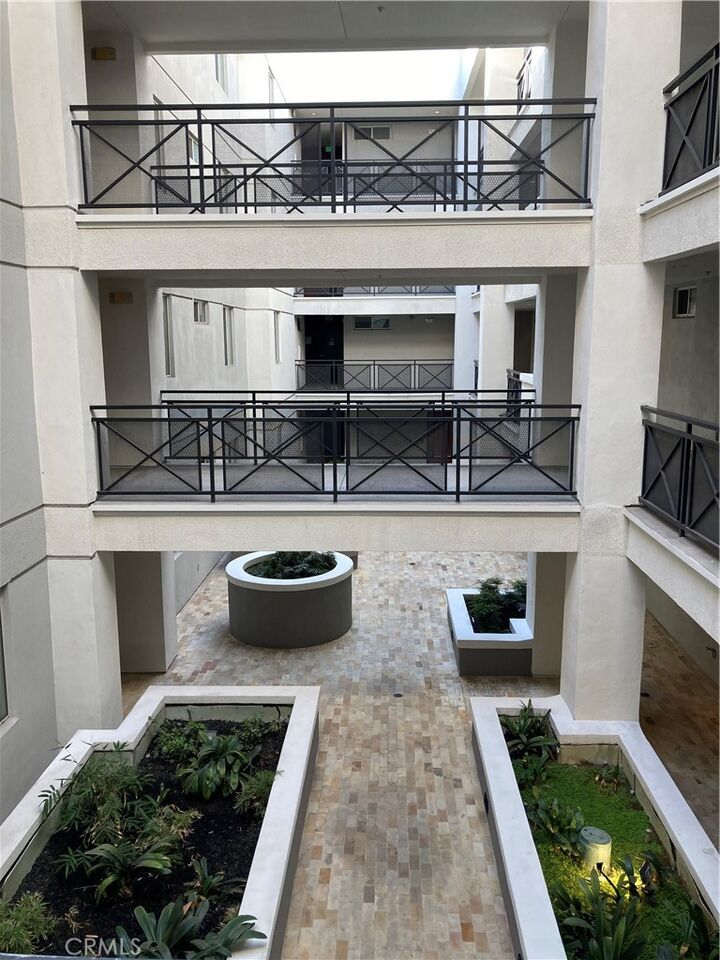 Property Photo:  712 E Walnut 306  CA 91101 