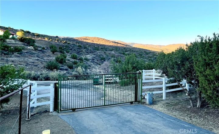 Property Photo: 5604 W Avenue W14 CA 93510