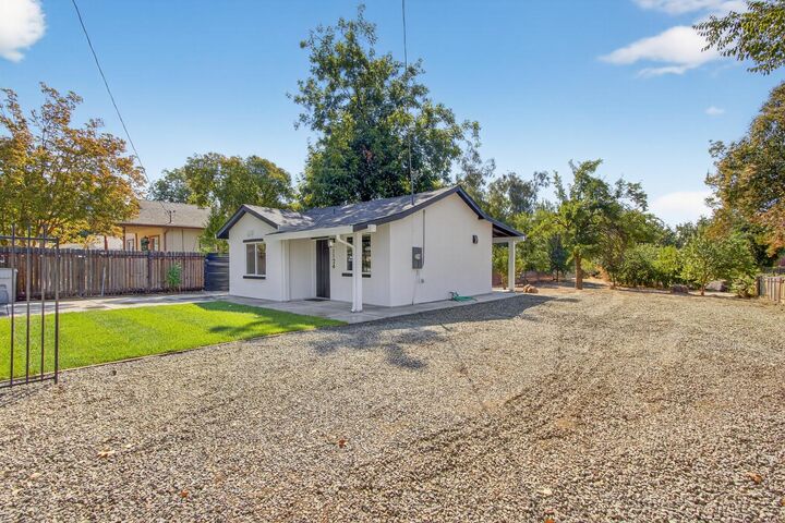 Property Photo: 1124 Acacia Avenue CA 95815