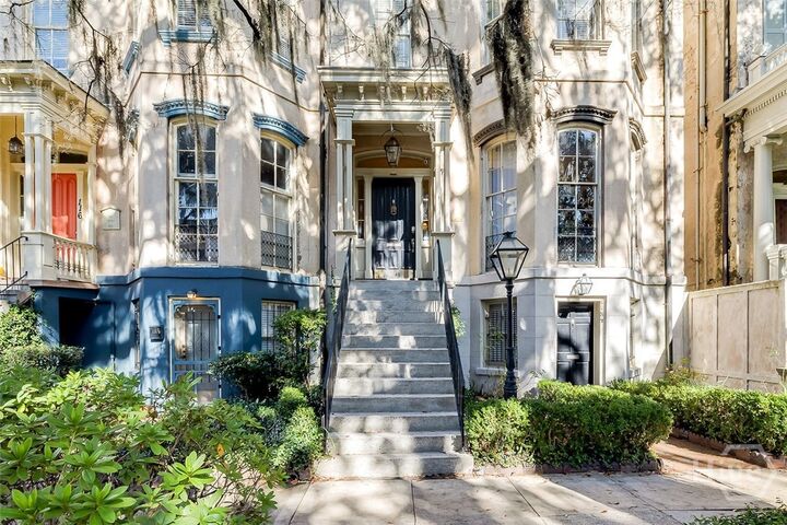Property Photo:  118 E Gaston Street  GA 31401 