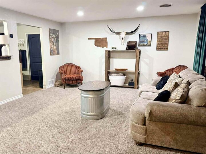 Property Photo:  2608 Burgundy Pl  OK 74604 