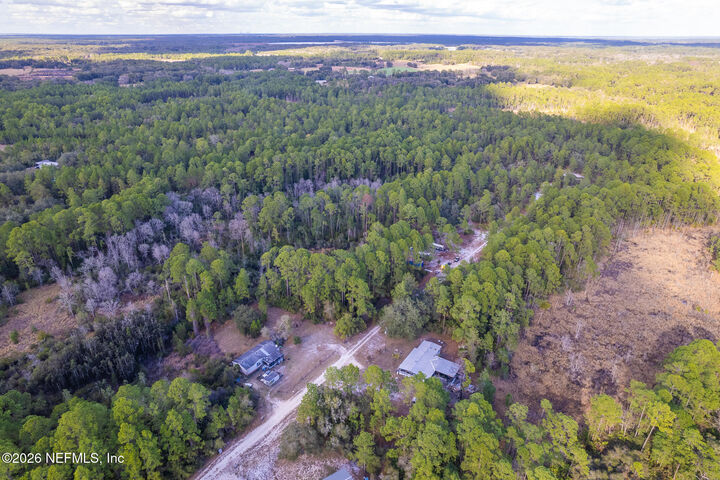 Property Photo: 142 Ferncreek Drive FL 32139