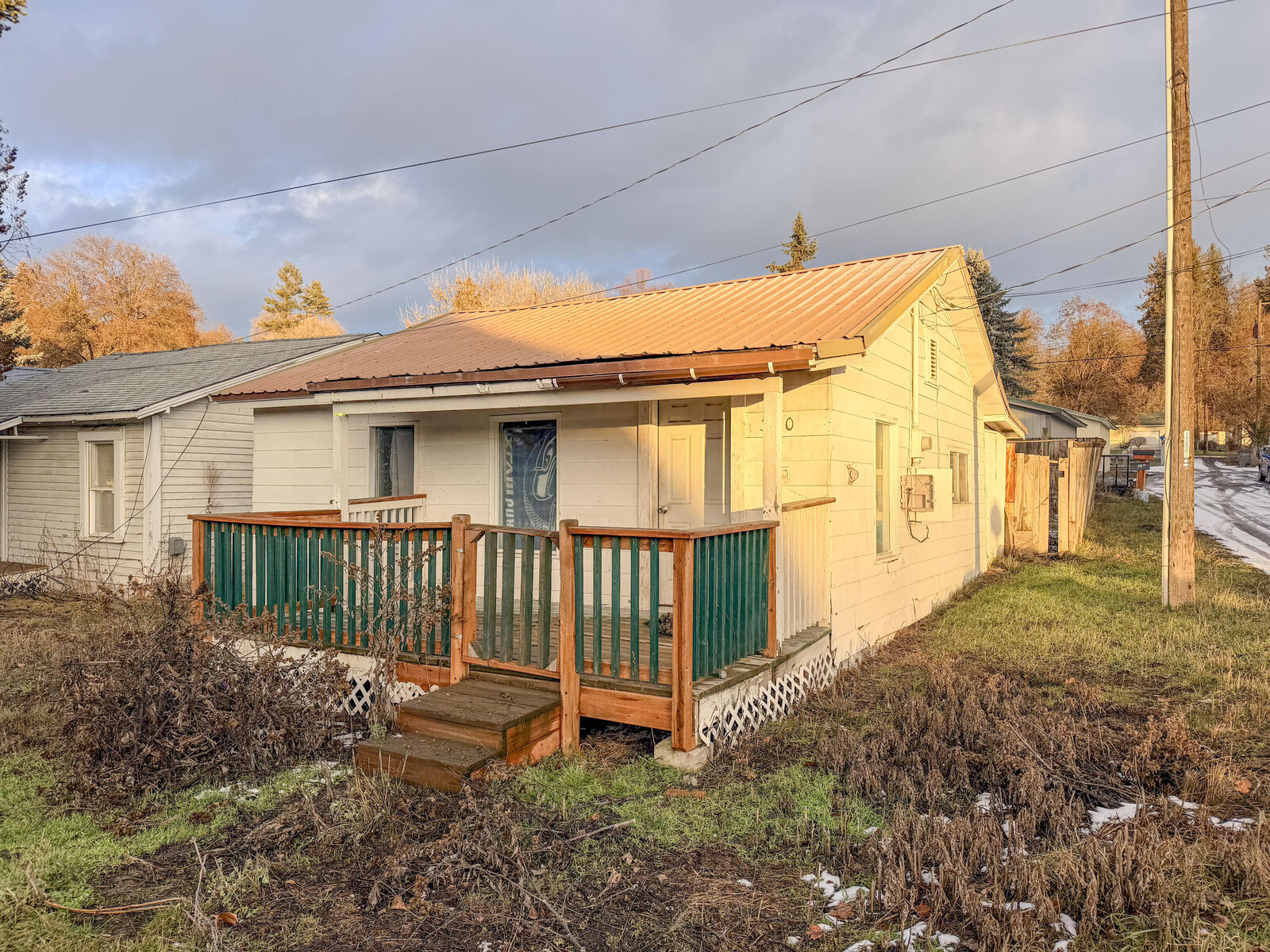 Property Photo:  350 N Walnut St  WA 99114 