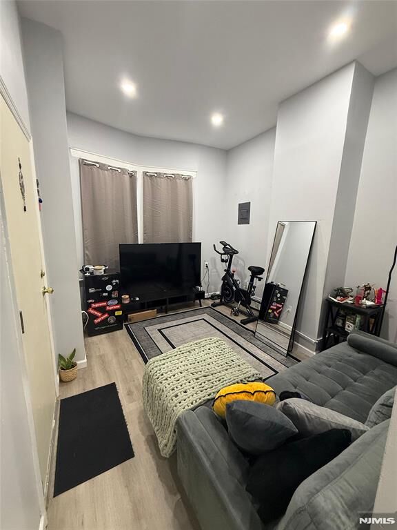 Property Photo:  41 Halstead Street 1L  NJ 07032 