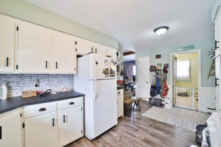 Property Photo:  320 7 1/2 Avenue  MN 56329 