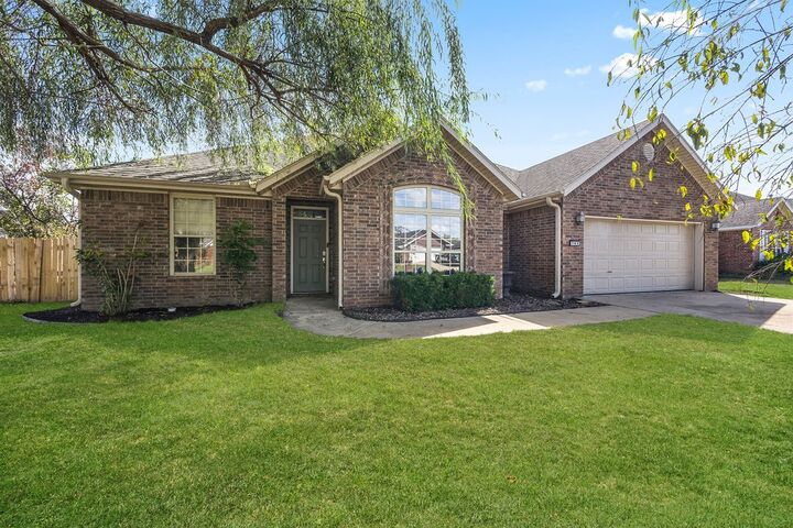 Property Photo:  703 Grant Avenue  AR 72753 