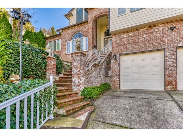 Property Photo:  9818 SE Clatsop St  OR 97266 