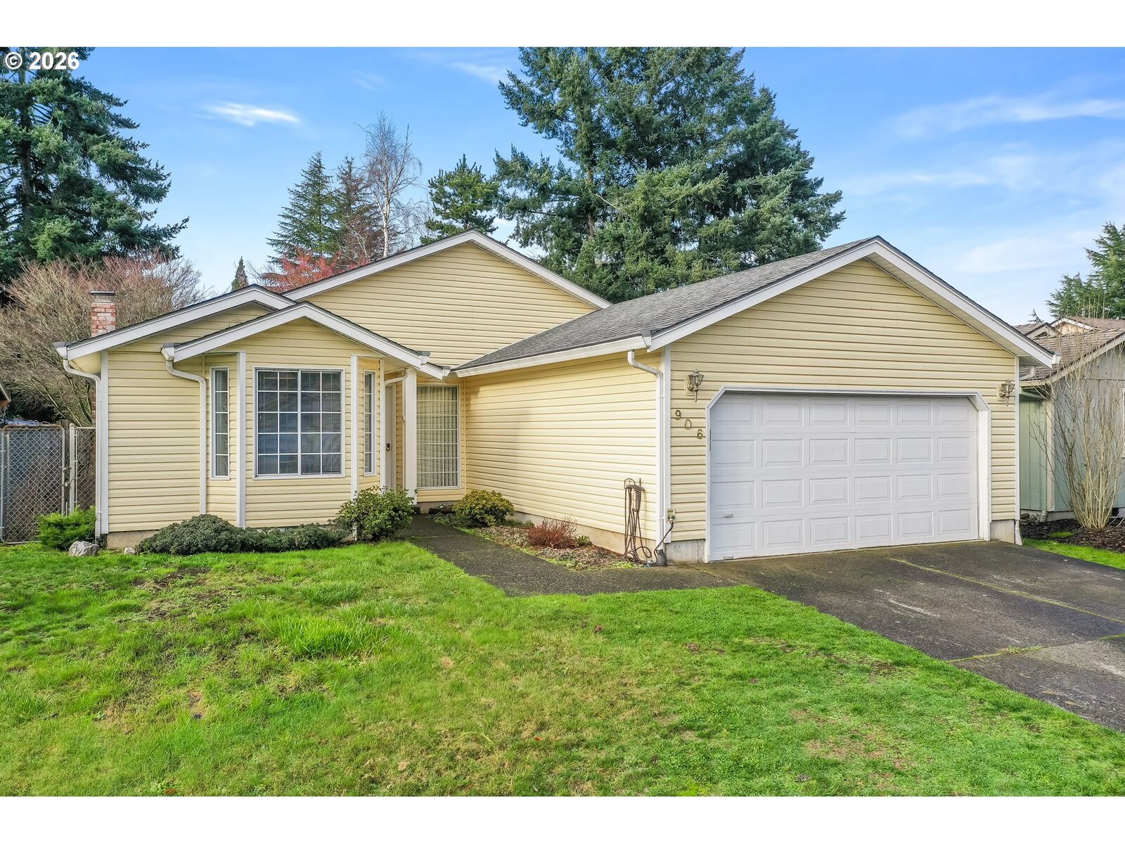 Property Photo:  906 SE 121st Ave  WA 98683 