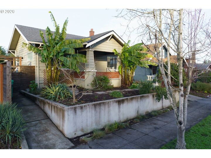 Property Photo:  1125 SE Boise St  OR 97202 