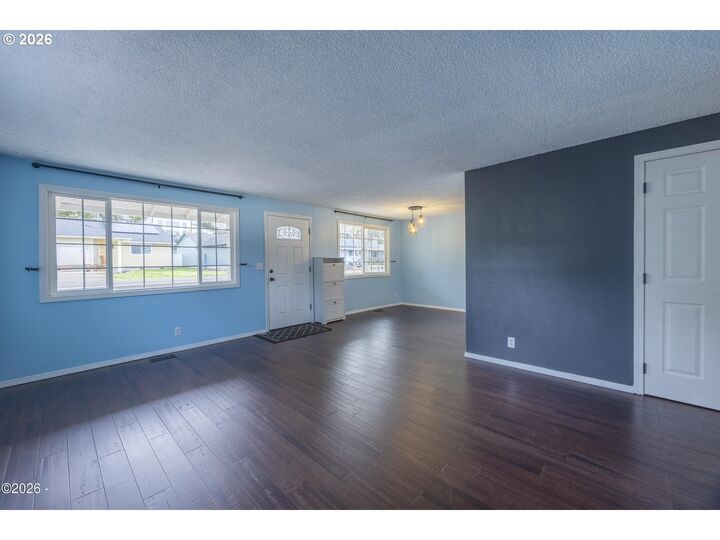 Property Photo: 2159 NW Keel Ave OR 97367