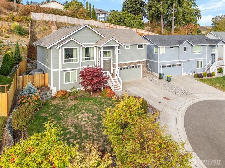 Property Photo:  2102  Burrows Court  WA 98229 