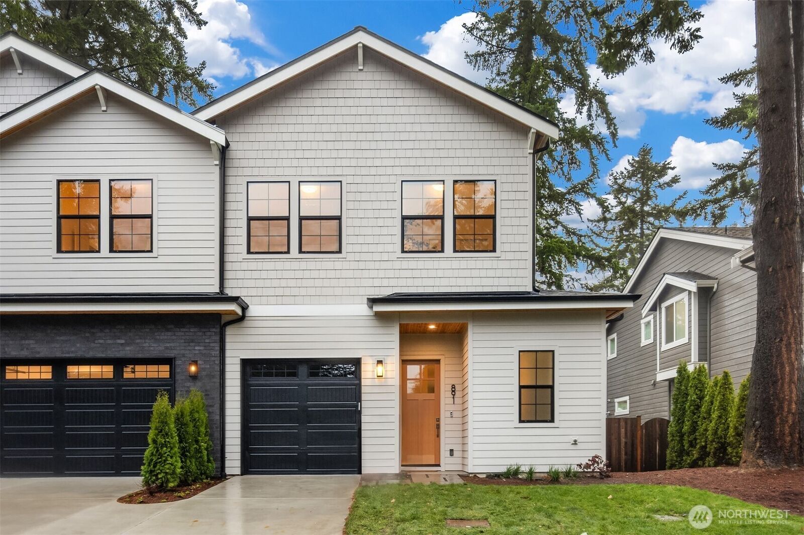 Property Photo:  818  165th Avenue NE  WA 98008 