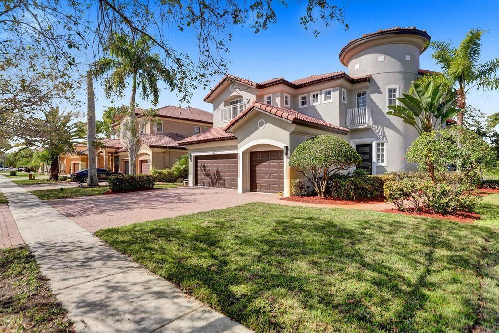 Property Photo: 19321 SW 30th Street FL 33029