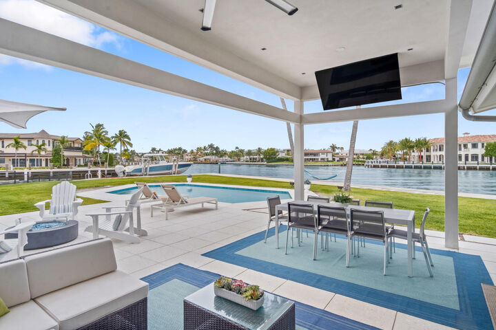 Property Photo:  35 Castle Harbor Island  FL 33308 