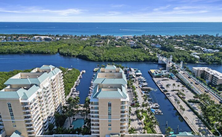 Property Photo:  625 Casa Loma Boulevard 602  FL 33435 