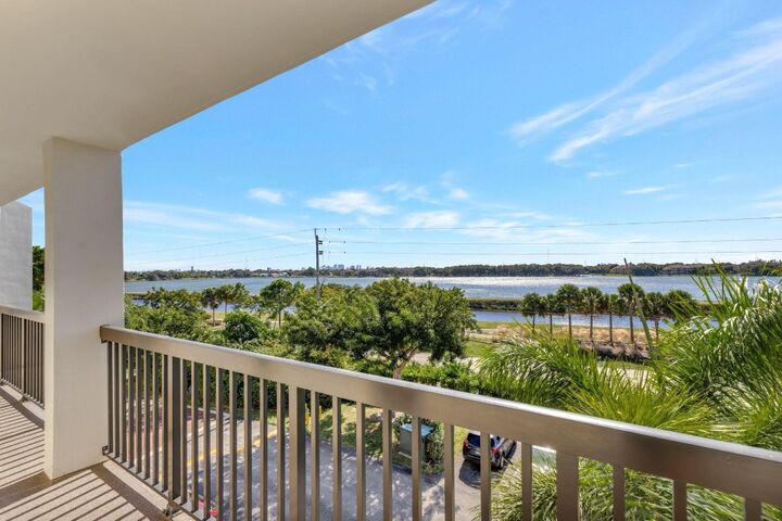 Property Photo:  115 Lake Emerald Drive 403  FL 33309 