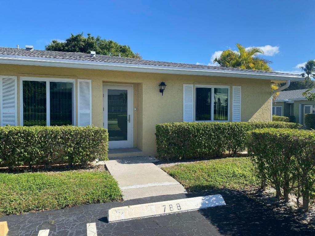 Property Photo:  1110 Cactus Terrace D  FL 33445 