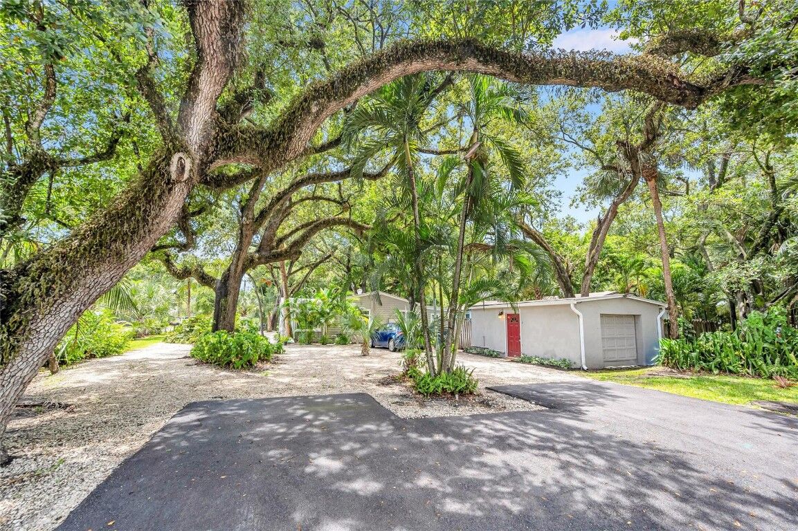 Property Photo: 2401 SW 15th Avenue FL 33315