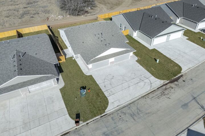 Property Photo:  602 Briarbrook Ln  KS 67147-8955 