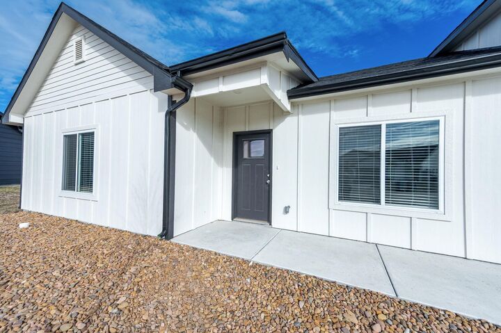 Property Photo:  809 S Jay  KS 67147-8948 