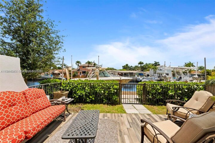 Property Photo:  4518 E Aqua Bella Ln  FL 33312 