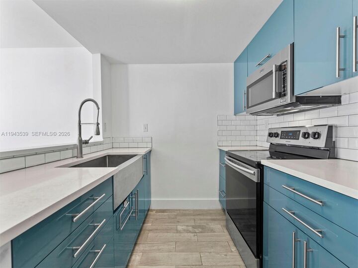 Property Photo:  4560 SW 68th Ct Cir 61-9  FL 33155 