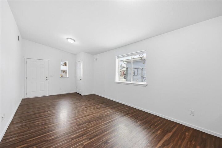 Property Photo: 402 E I St WA 99006