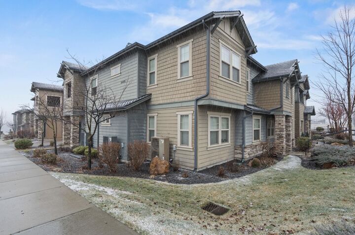 Property Photo:  24499 E Pinnacle Ct Unit D  WA 99019 